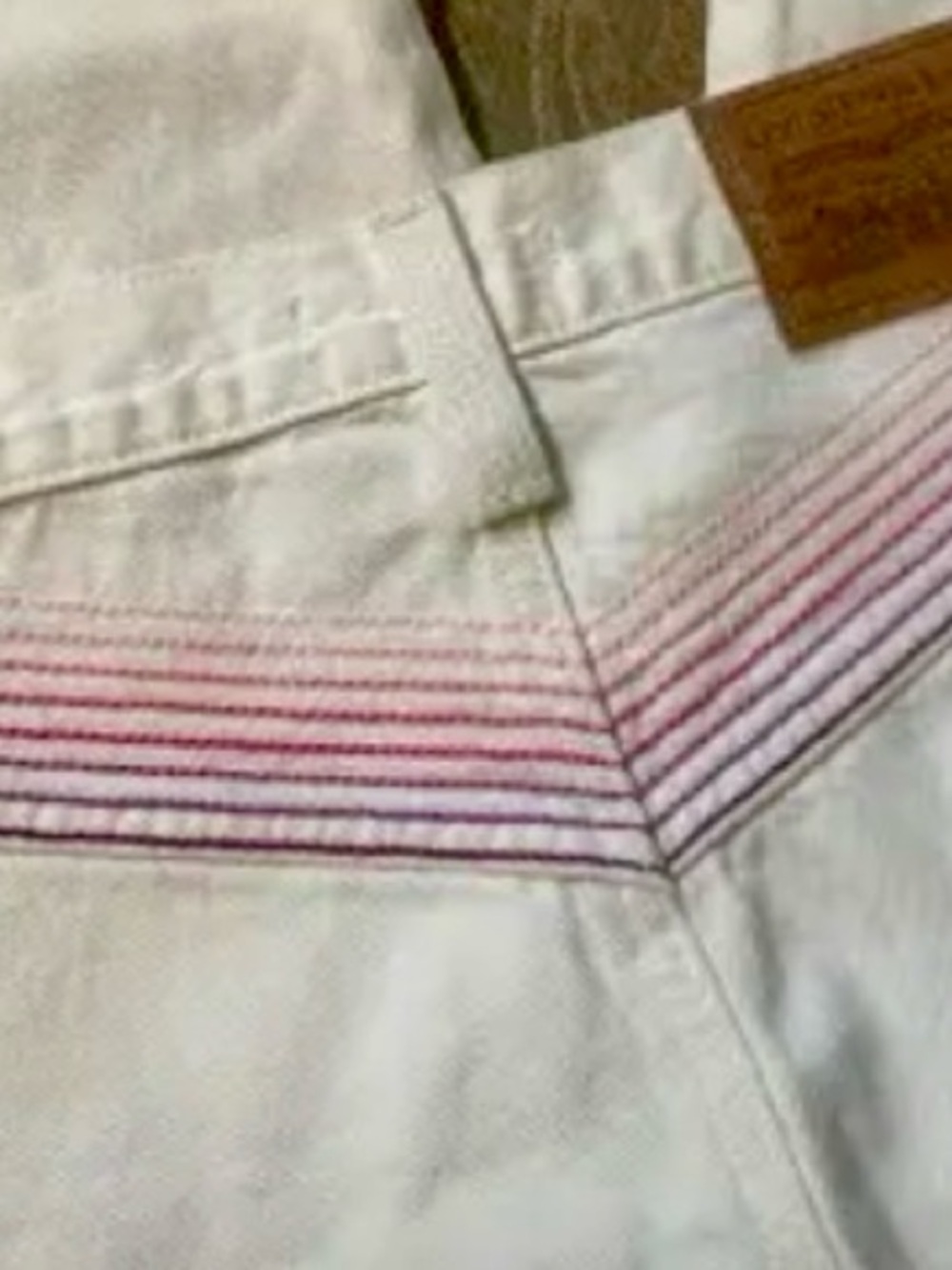 Real Levi’s Ribcage Super High Rise 70s Rear Chevron V Stitching-Button Fly